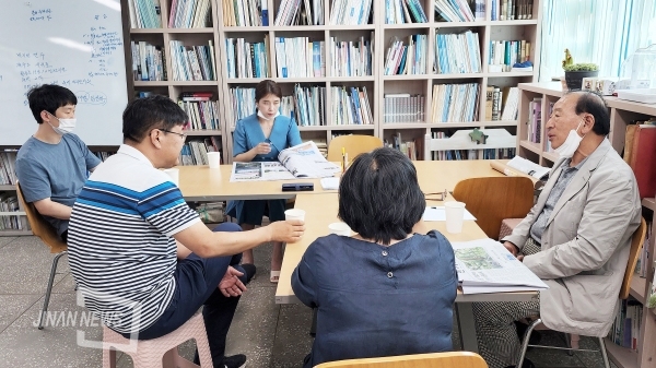 지난 22일 진안신문 지면평가위원회가 본사에서 열렸다.
