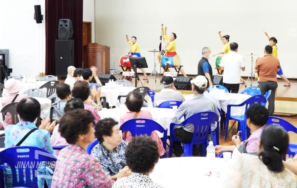 지난 21일 전통문화전수관에서는 제21회 꿈드래장애인협회 진안군지부 소통과 화합한마당이 열렸다.