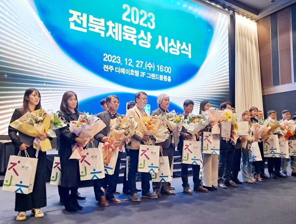 진안군 그라운드골프협회 김영배 회장이 전북체육상 시상식에서 도지사 표창을 수상했다.